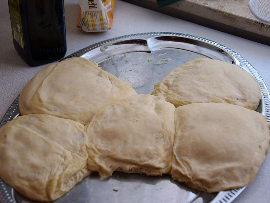 Gemeinde dankt den Sternsingern mit einem Pizzabacken 